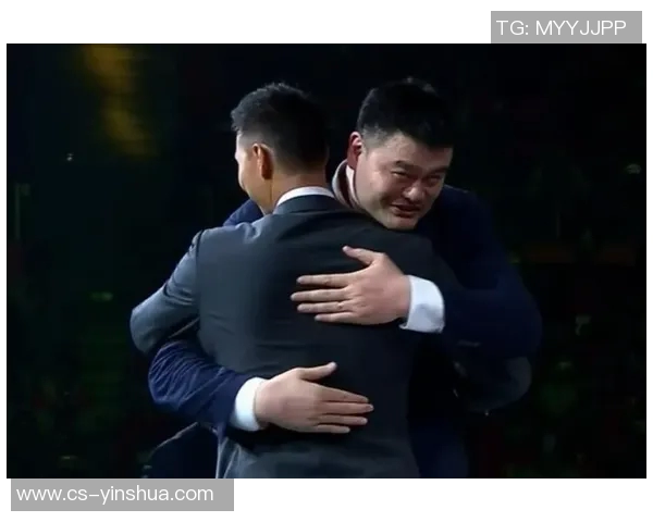 姚明重返赛场引发球迷热潮球迷们齐聚一堂共庆篮球盛宴